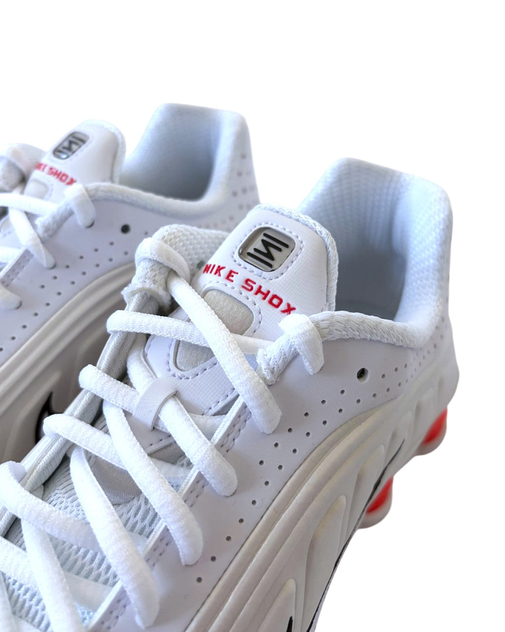 Nike WMNS Shox R4 Sneakers White/Beige/Picante Red 38.5